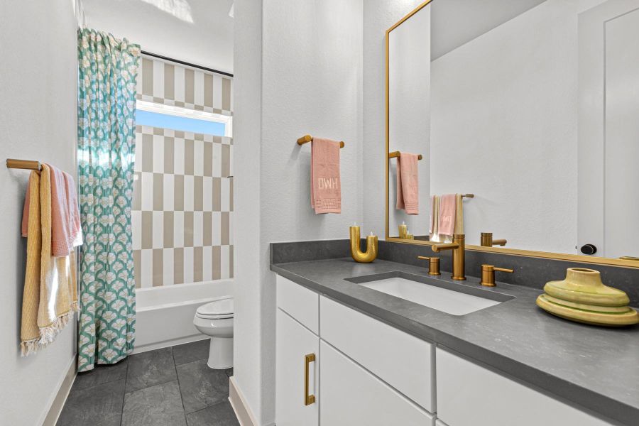 Secondary Bathroom (Staged) Secondary Bathroom (Staged)