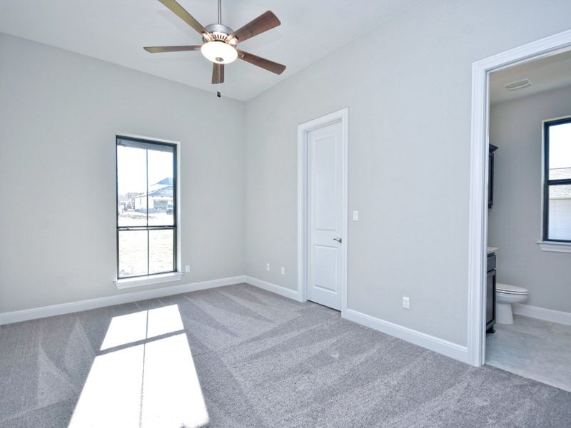 Representative unfurnished interior of a home built from the San Simeon I by Giddens Homes in Clearwater Ranch, Liberty Hill (Image 477).