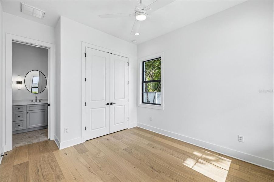Spacious, unfurnished interior of a new home in , Tampa (Image 21).