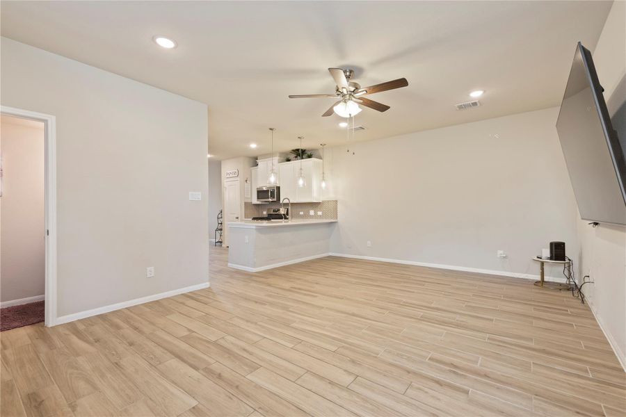 Spacious, unfurnished interior of a new home in , Pasadena (Image 20).