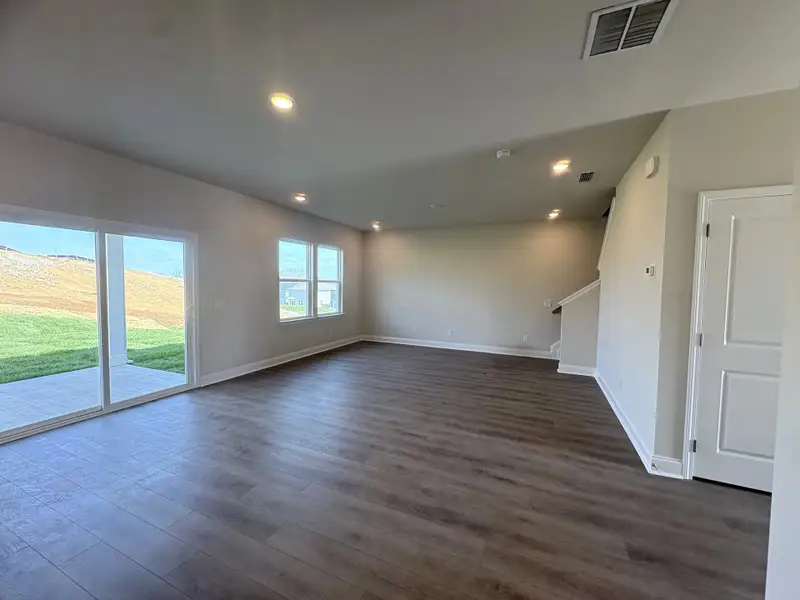 Spacious, unfurnished interior of a new home in Cades Bluff, Lebanon (Image 10).