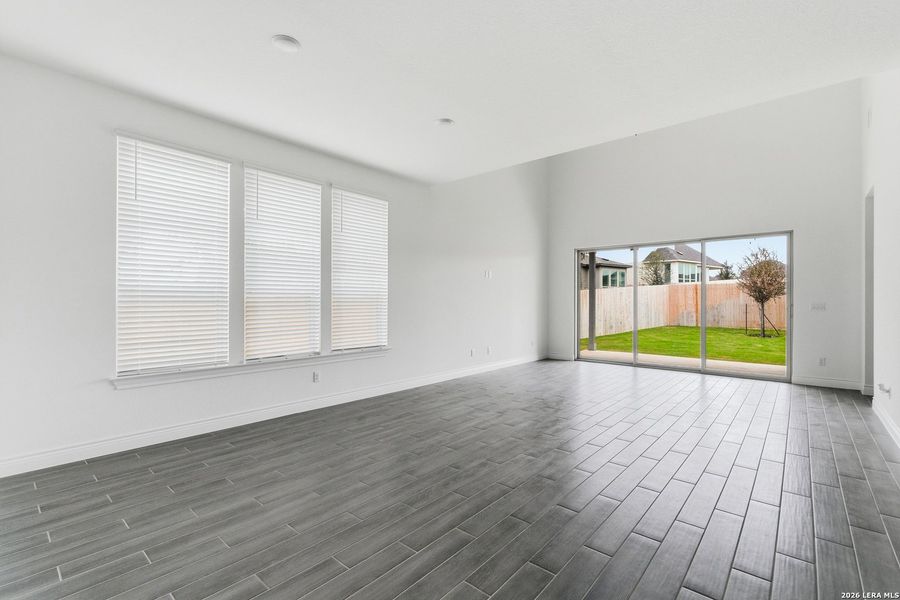 Spacious, unfurnished interior of a new home in Davis Ranch, San Antonio (Image 21).