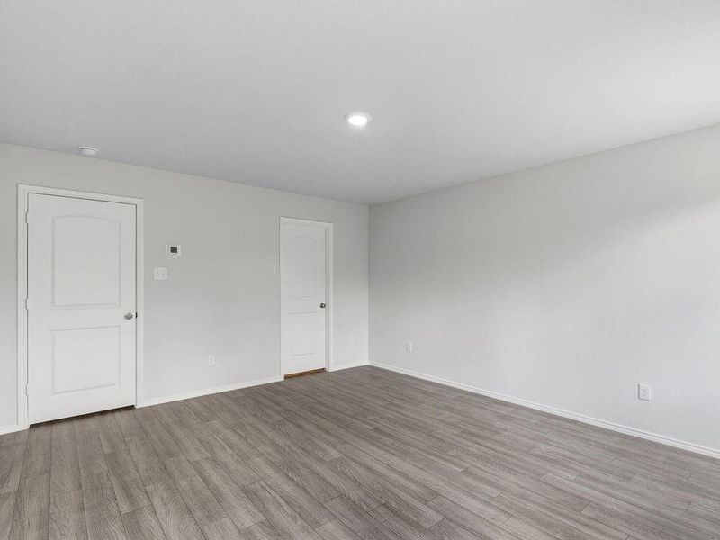 Spacious, unfurnished interior of a new home in Shirey Forest - Branches, Lufkin (Image 16).
