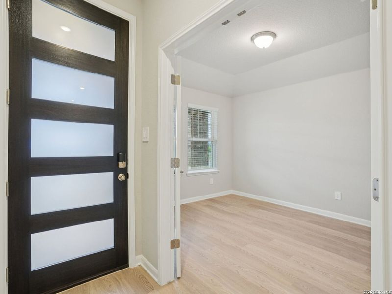 Spacious, unfurnished interior of a new home in , San Antonio (Image 15).