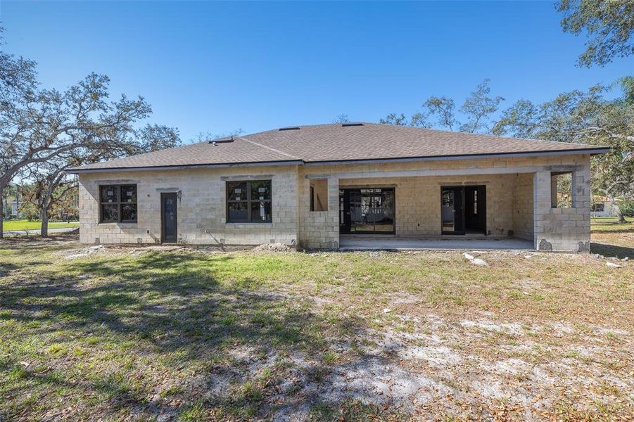 Exterior details and patio area of a home in , Kissimmee (Image 9).
