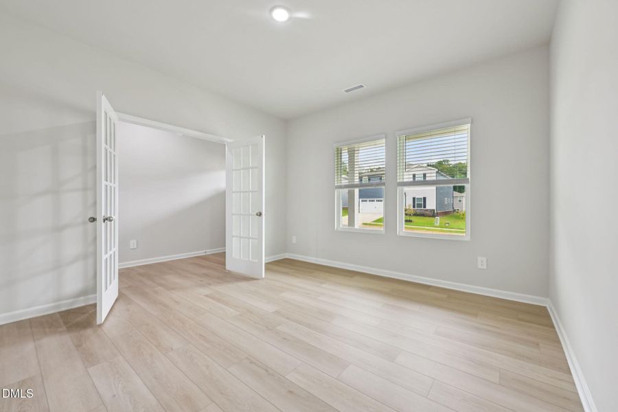 18-web-or-mls-Oak Manor - Raleigh - 716