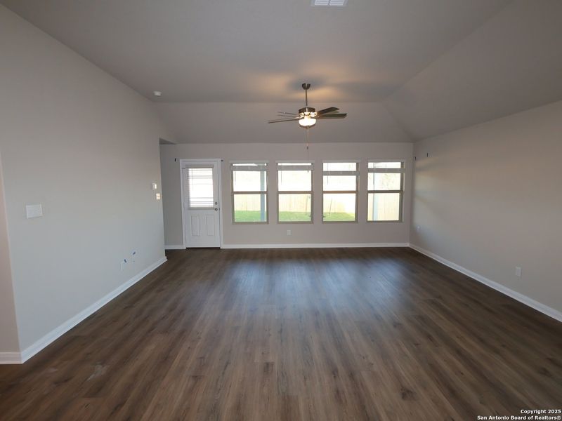 Spacious, unfurnished interior of a new home in Greenspoint Heights, Seguin (Image 19).