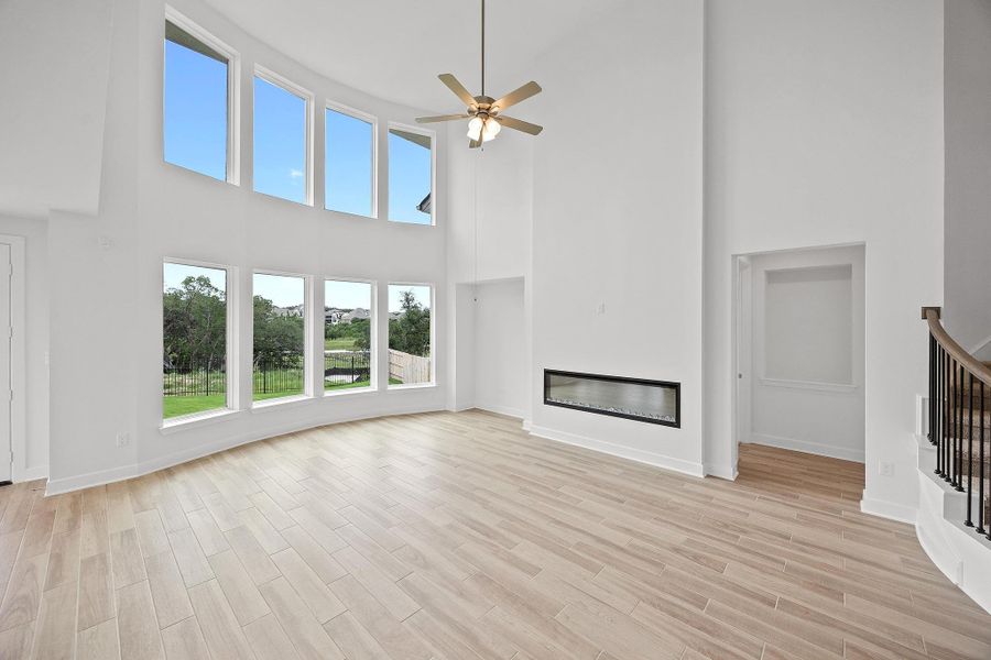 Spacious, unfurnished interior of a new home in Lakeside at Tessera - 60', Lago Vista (Image 17).