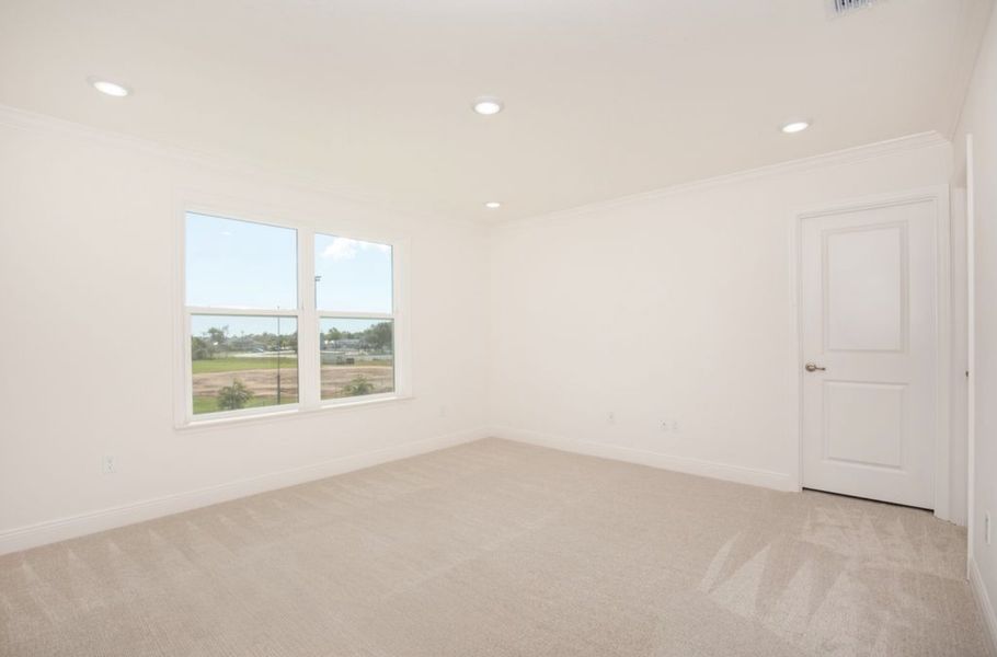 Spacious, unfurnished interior of a new home in Orchid Cove, Pine Island (Image 7).
