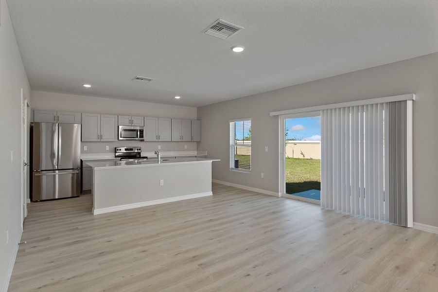 Spacious, unfurnished interior of a new home in Two Rivers, Zephyrhills (Image 14).