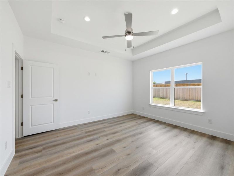 Spacious, unfurnished interior of a new home in , Grand Prairie (Image 14).