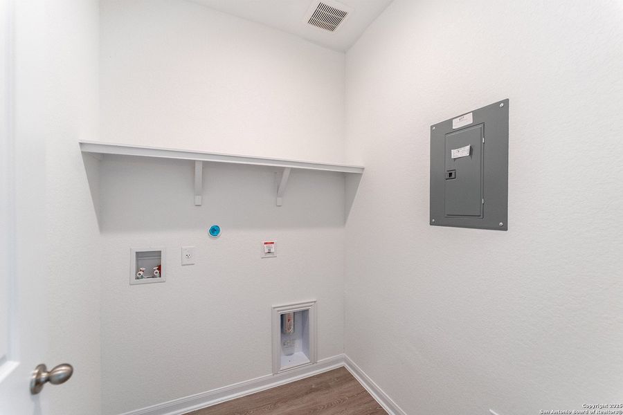 Spacious, unfurnished interior of a new home in Katzer Ranch, Converse (Image 11).