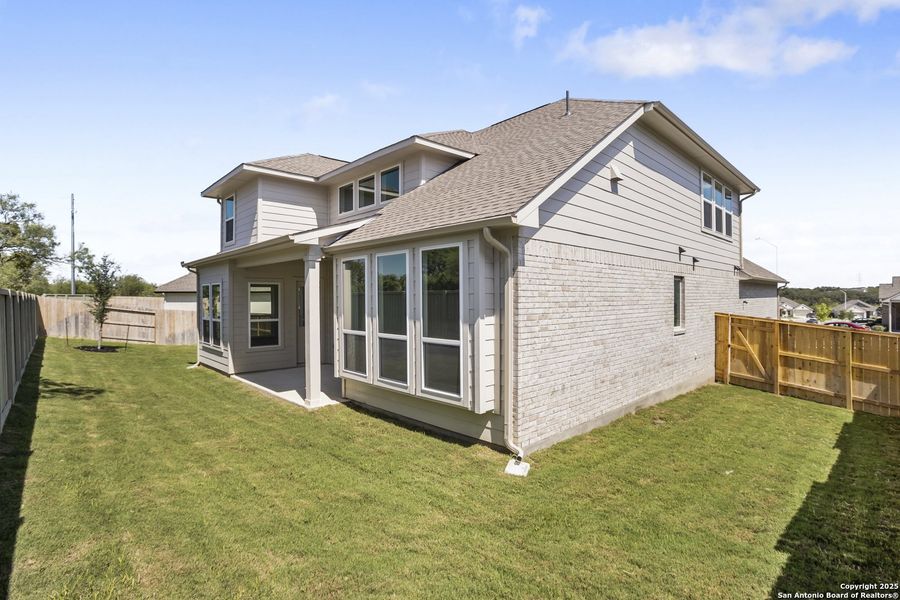 Exterior details and patio area of a home in Foxbrook, Cibolo (Image 4).