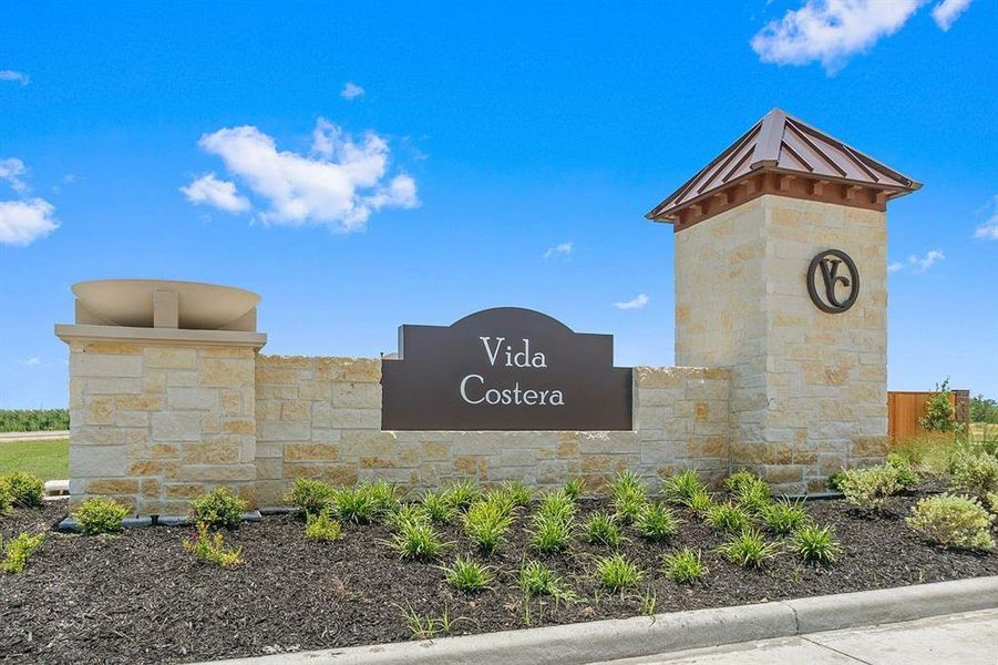 Vida Costera is a community in Texas City, TX and zoned to Dickinson ISD.