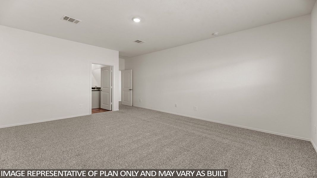 Spacious, unfurnished interior of a new home in River Ranch Trails, Dayton (Image 18).