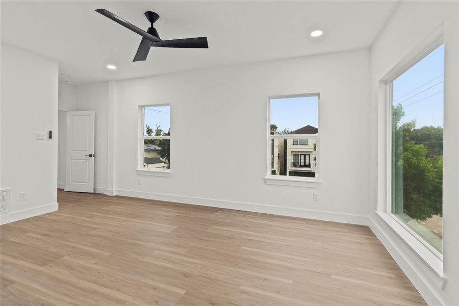 Spacious, unfurnished interior of a new home in , Houston (Image 20).