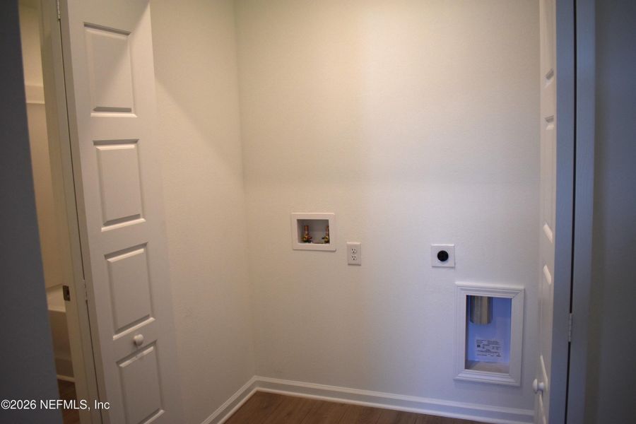 Spacious, unfurnished interior of a new home in Irongate Villas, Jacksonville (Image 28).