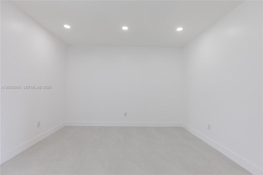 Spacious, unfurnished interior of a new home in , Miami (Image 16).