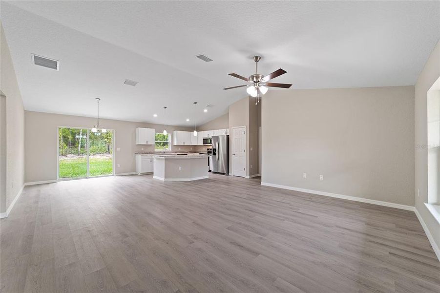 Spacious, unfurnished interior of a new home in , Citrus Springs (Image 17).