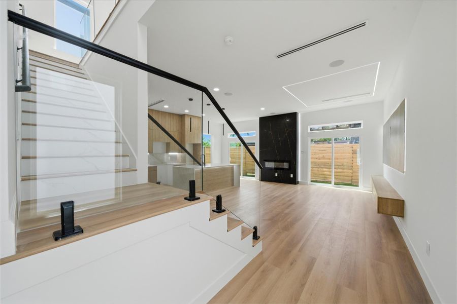 Spacious, unfurnished interior of a new home in , Houston (Image 8).