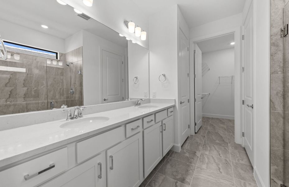 Furnished interior view inside a new home in Del Webb Catalina, Lakewood Ranch (Image 8).