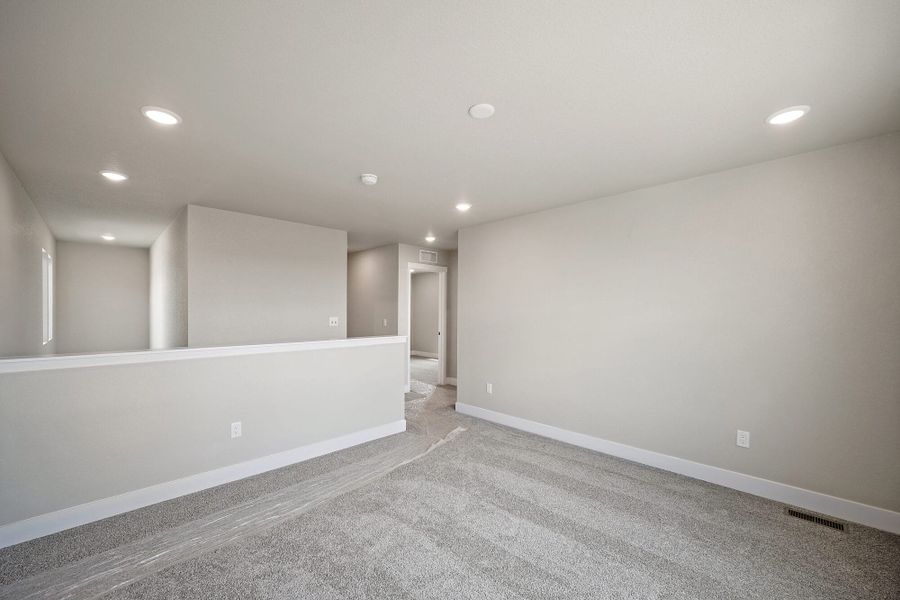 Spacious, unfurnished interior of a new home in Trails at Aspen Ridge-3, Colorado Springs (Image 20).