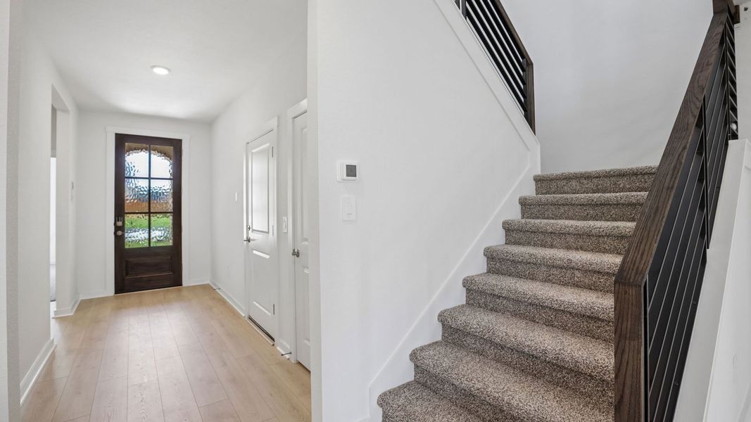 Spacious, unfurnished interior of a new home in Rosenbusch Ranch, Leander (Image 17).