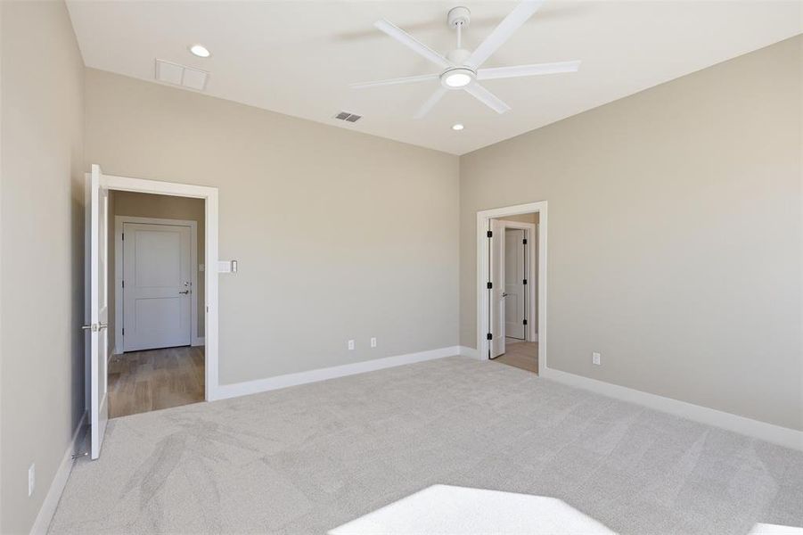 Spacious, unfurnished interior of a new home in , Graford (Image 31).