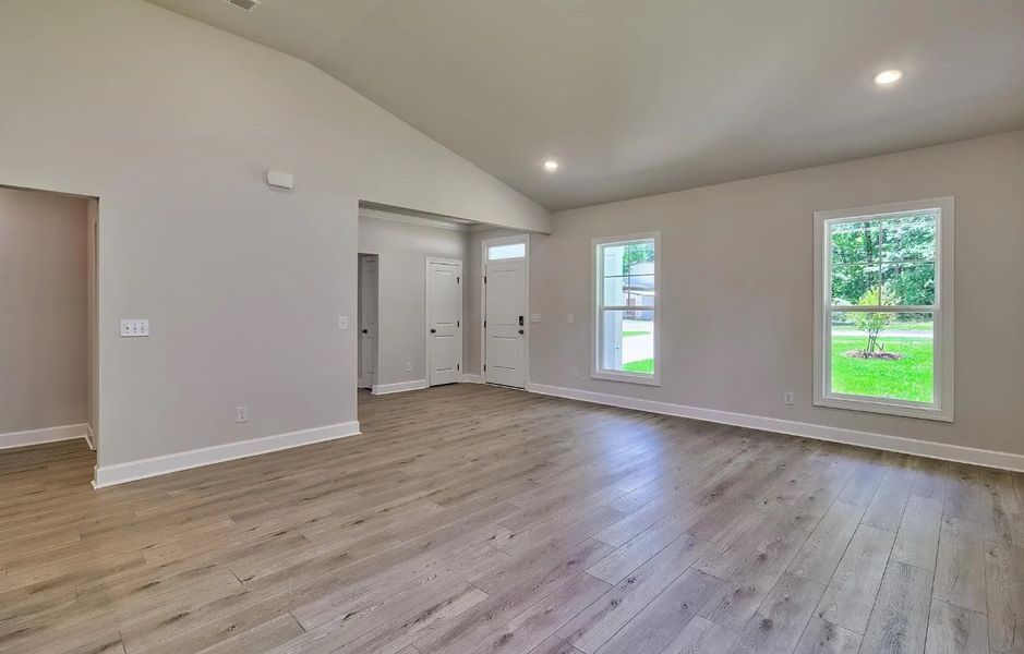 Spacious, unfurnished interior of a new home in Satchel Ford, Columbia (Image 12).