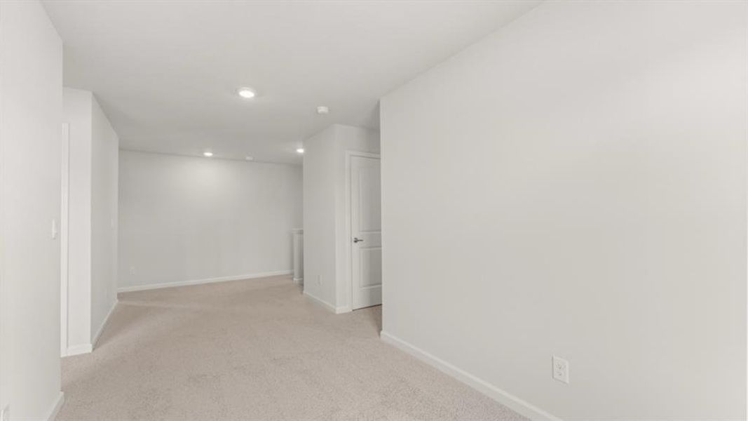 Spacious, unfurnished interior of a new home in Fairway 17 at Mirror Lake, Villa Rica (Image 35).