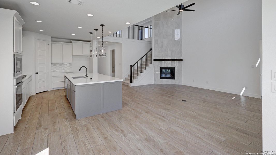Spacious, unfurnished interior of a new home in Esperanza 50', Boerne (Image 32).