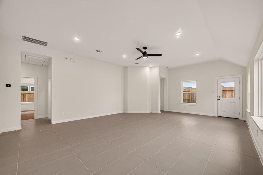 Spacious, unfurnished interior of a new home in Foxtail Palms, Manvel (Image 27). Spacious, unfurnished interior of a new home in Foxtail Palms, Manvel (Image 27).