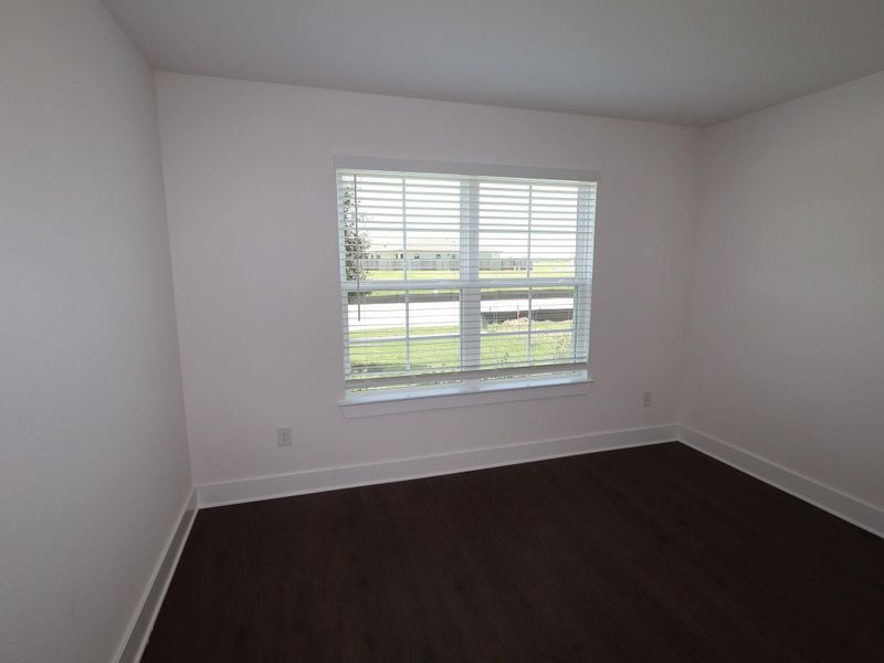 Spacious, unfurnished interior of a new home in Hallimore Ranch, Rosenberg (Image 22).