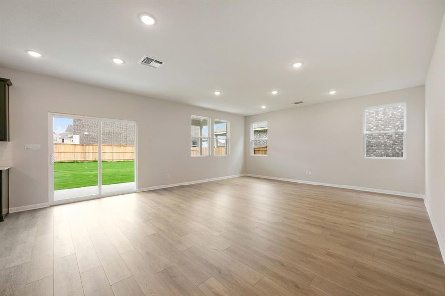 Spacious, unfurnished interior of a new home in Berry Creek Highlands, Georgetown (Image 33).