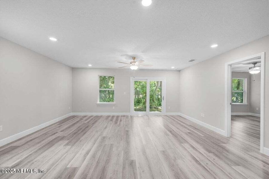 Spacious, unfurnished interior of a new home in , Jacksonville (Image 18).
