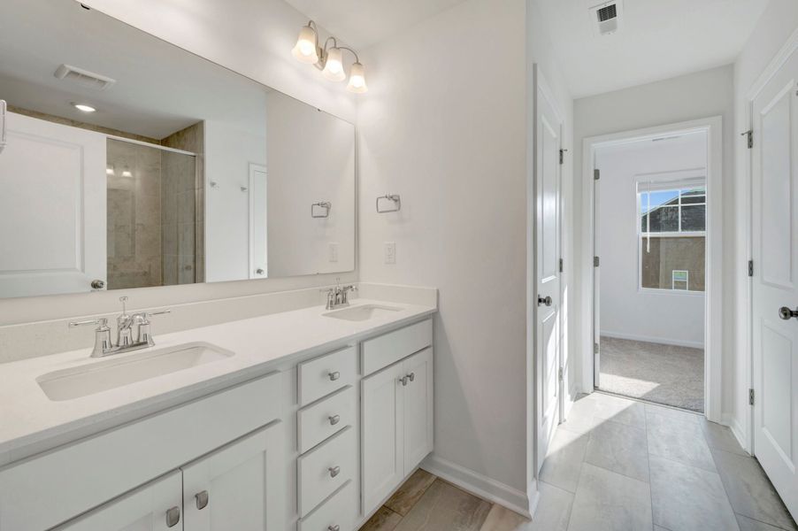 Owner's Bathroom Owner's Bathroom