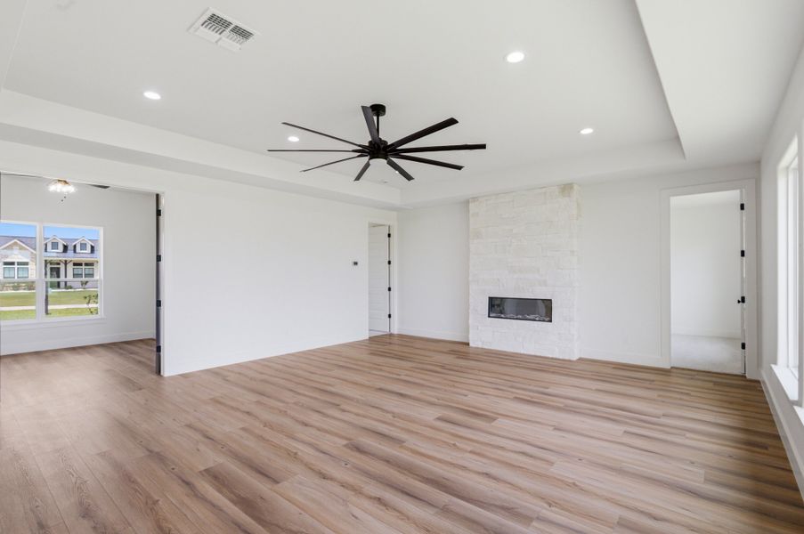 Spacious, unfurnished interior of a new home in Escalera Ranch 1833, Victoria (Image 26). Spacious, unfurnished interior of a new home in Escalera Ranch 1833, Victoria (Image 26).
