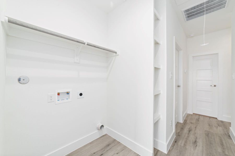 Spacious, unfurnished interior of a new home in , Houston (Image 17).