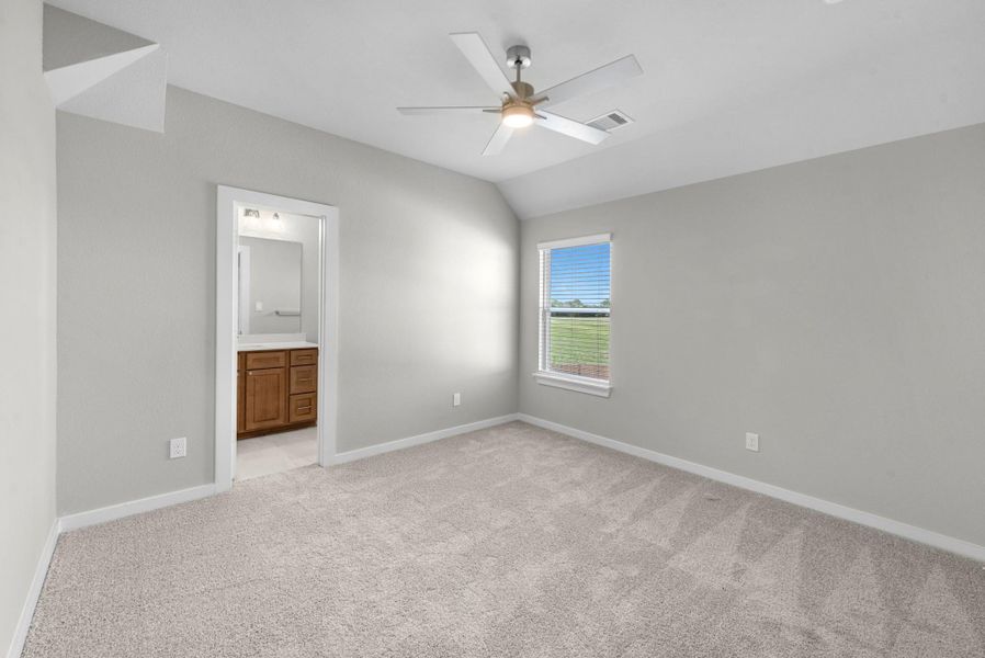 Spacious, unfurnished interior of a new home in Briarwood Crossing, Rosenberg (Image 27).
