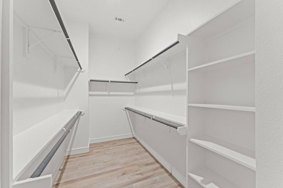 Representative furnished interior of a home built from the Plan 1458 by Faircroft Homes in Highland Gardens, Houston (Image 24).