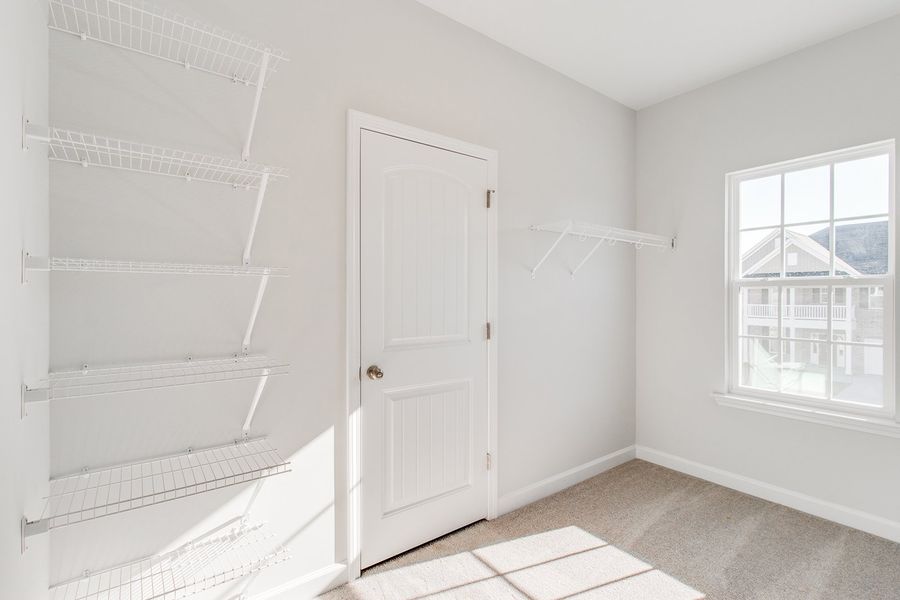 Spacious, unfurnished interior of a new home in Hendrix Farms, Lexington (Image 31).