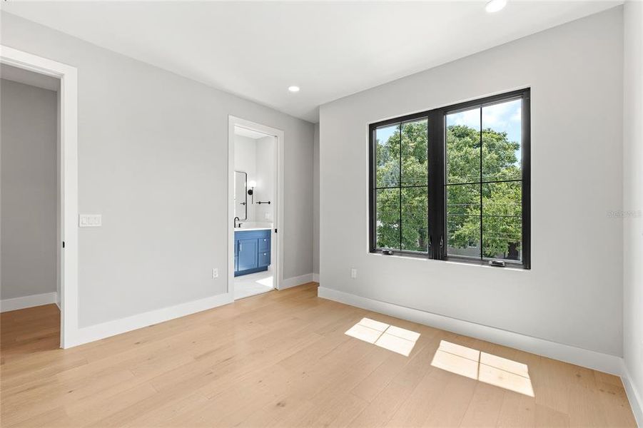 Spacious, unfurnished interior of a new home in , Orlando (Image 28).