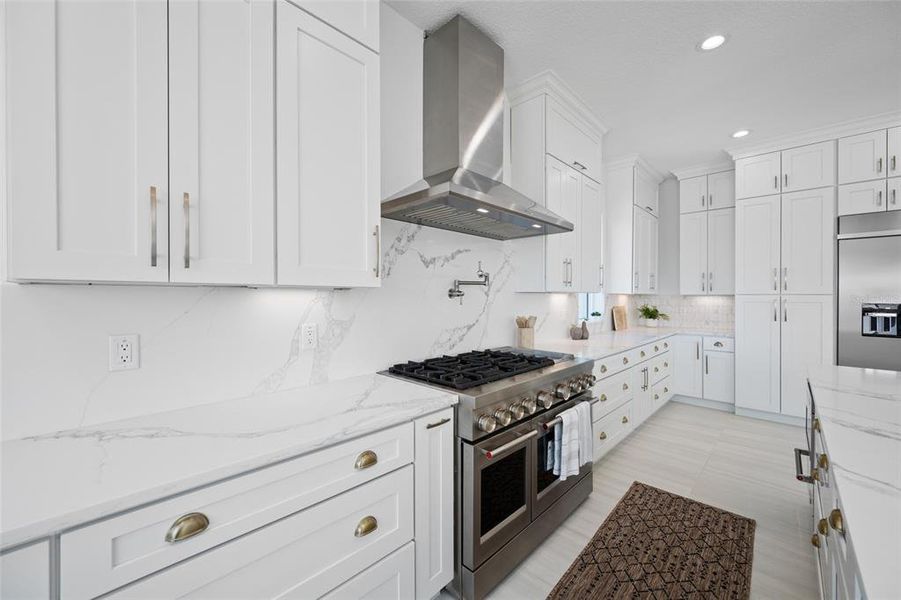 Furnished interior view inside a new home in , Treasure Island (Image 48).