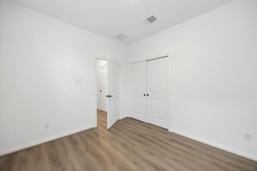 Spacious, unfurnished interior of a new home in Del Webb in Chambers Creek, Willis (Image 25).