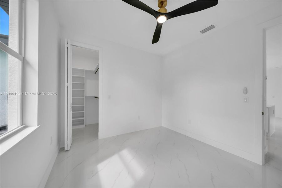 Spacious, unfurnished interior of a new home in , Lehigh Acres (Image 19).
