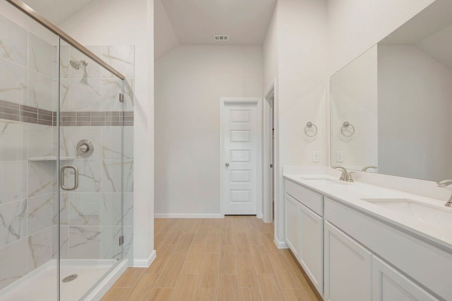 Owner's Bathroom Owner's Bathroom