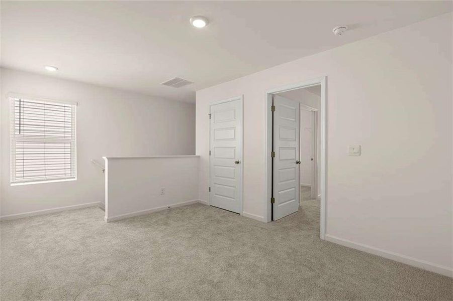 Spacious, unfurnished interior of a new home in Shoal Creek, Hampton (Image 10).