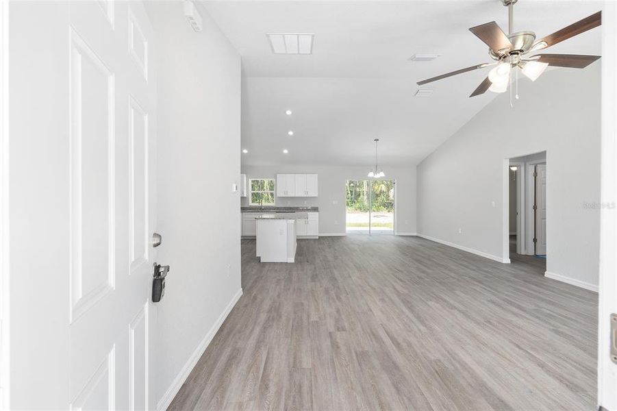 Spacious, unfurnished interior of a new home in , Ocklawaha (Image 15).