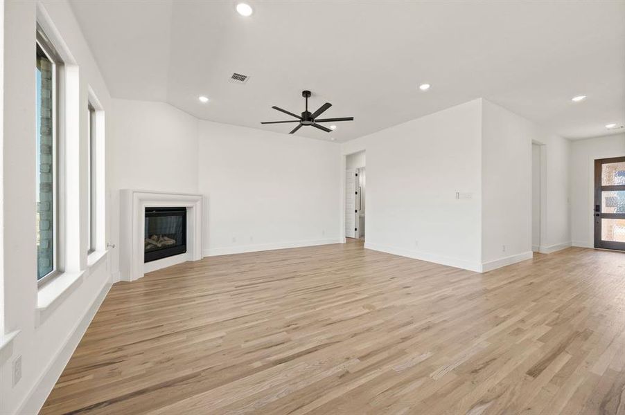 Spacious, unfurnished interior of a new home in Rocky Top Ranch, Reno (Image 33).