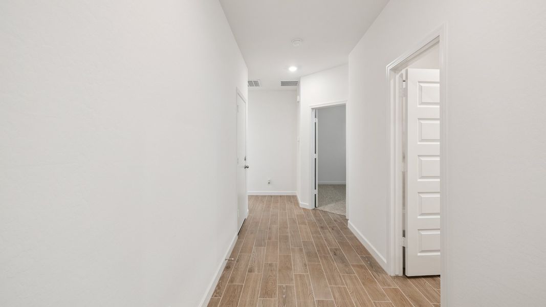 Spacious, unfurnished interior of a new home in Apache Farms, Buckeye (Image 15).